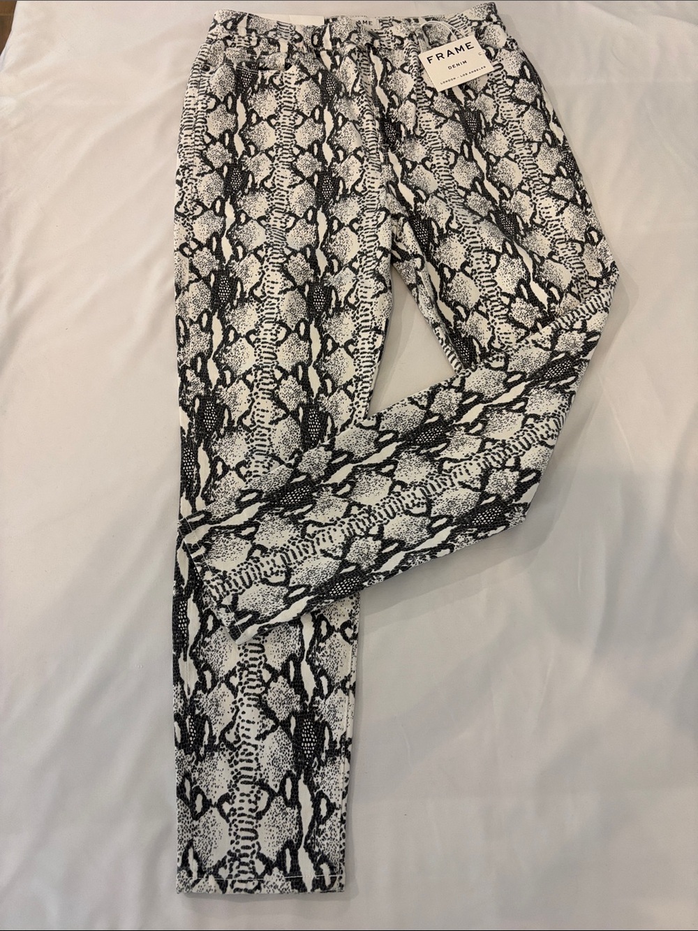 NWT Frame ALI Denim Black & White Snake-Print Ultra High-Rise Jeans. Size 30